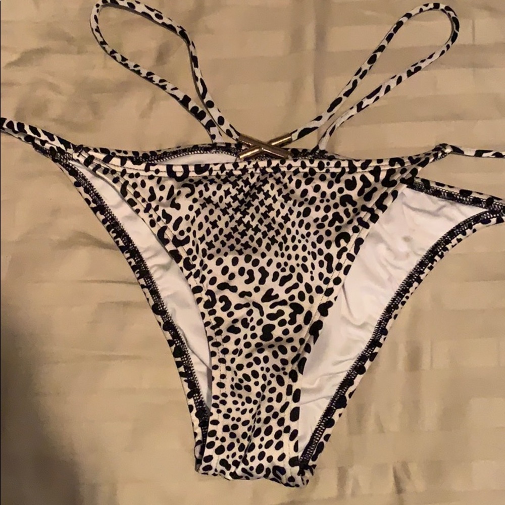 GENTLY WORN VS swim bottom